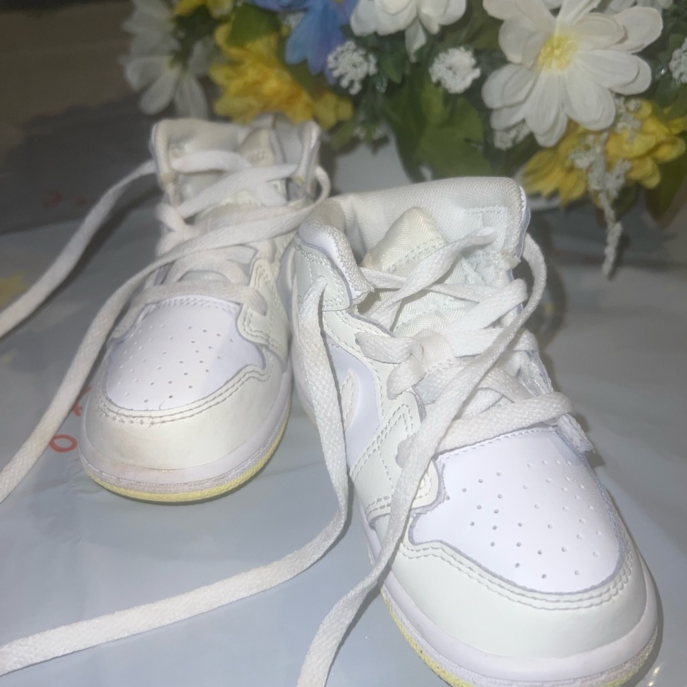 Jordan 1 Mid Sail/ Lt Laser Orange / White Shoe